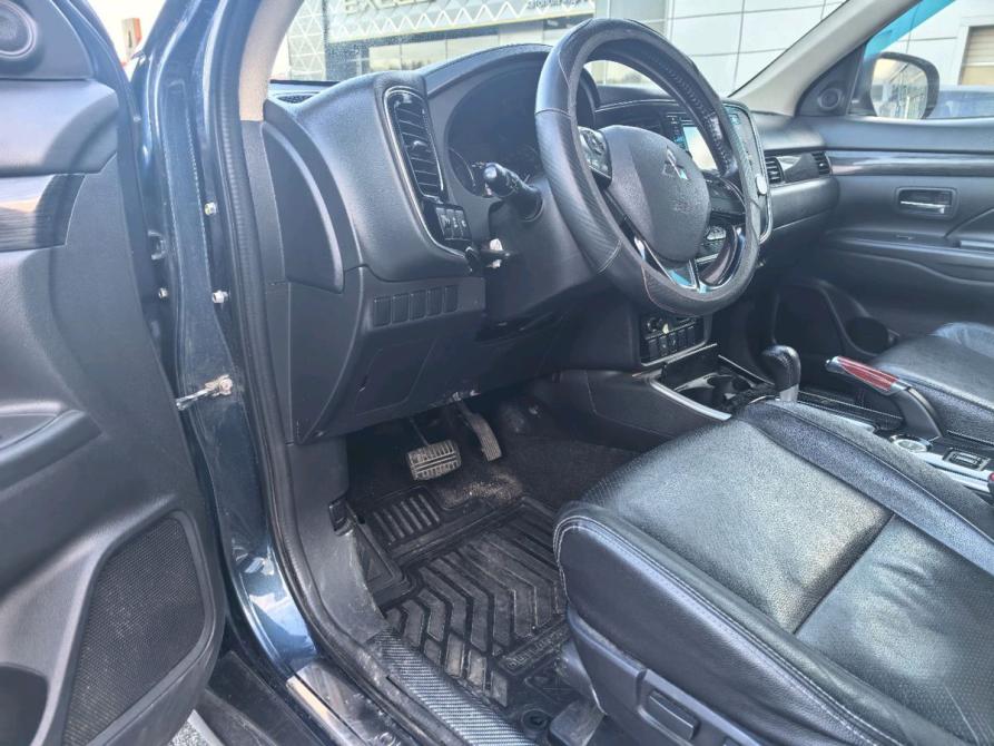 Mitsubishi Outlander III Рестайлинг 2 Санкт-Петербург  - изображение 5