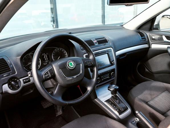 Skoda Octavia II (A5) Рестайлинг с пробегом 2013 года, цена 738 000 рублей, 244432 км, лифтбек, Автокод Объявления