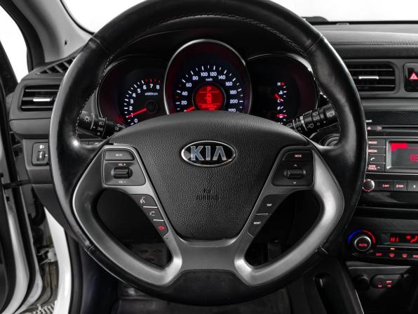 Kia Rio III Рестайлинг с пробегом 2016 года, цена 980 000 рублей, 141444 км, хэтчбек, Автокод Объявления