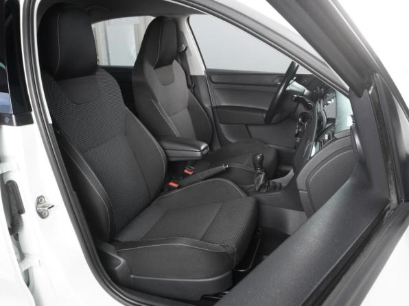 Skoda Rapid I с пробегом 2015 года, цена 1 319 000 рублей, 77670 км, лифтбек, Автокод Объявления