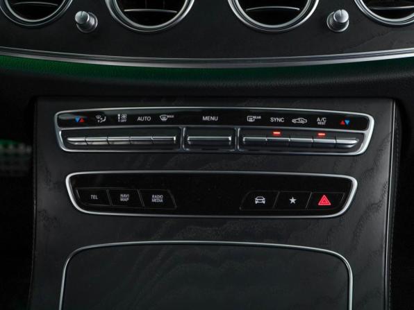 Mercedes-Benz E-Класс V (W213 S213 C238) Рестайлинг с пробегом 2021 года, цена 4 190 900 рублей, 69925 км, седан, Автокод Объявления