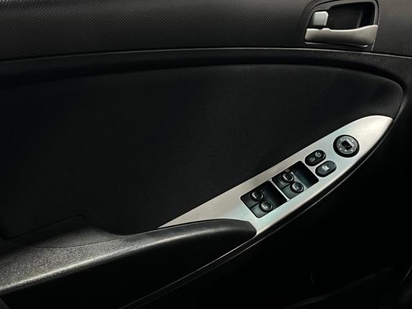 Hyundai Solaris I Рестайлинг с пробегом 2016 года, цена 930 000 рублей, 200500 км, седан, Автокод Объявления