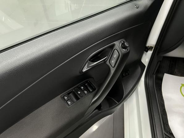 Volkswagen Polo V Рестайлинг с пробегом 2017 года, цена 1 095 000 рублей, 140873 км, седан, Автокод Объявления