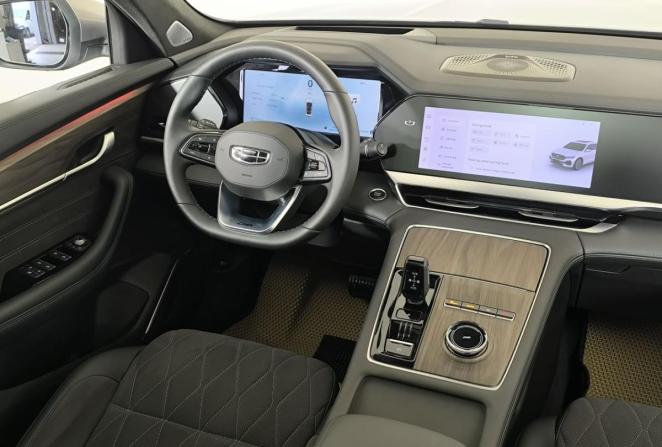Geely Monjaro I Рестайлинг с пробегом 2025 года, цена 4 100 000 рублей, 3801 км, внедорожник, Автокод Объявления