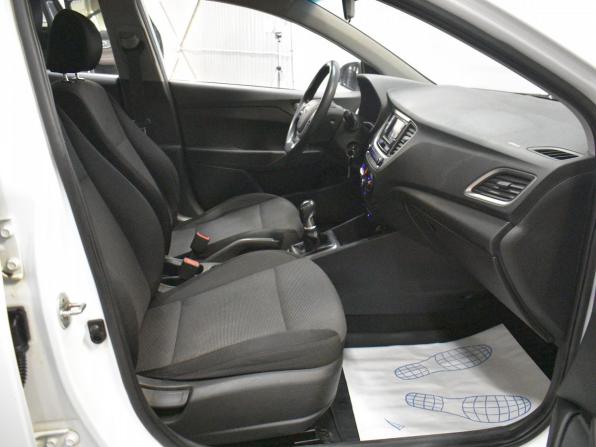 Hyundai Solaris II с пробегом 2017 года, цена 779 000 рублей, 288312 км, седан, Автокод Объявления