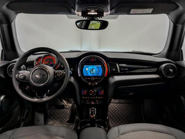 Mini Hatch III (F55/F56) Рестайлинг с пробегом 2021 года, цена 2 990 000 рублей, 11637 км, хэтчбек, Автокод Объявления