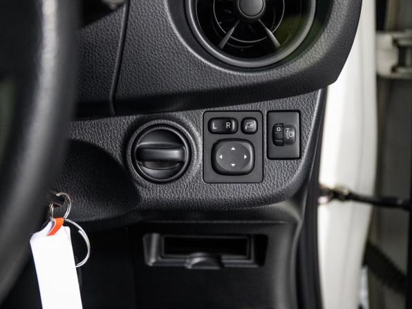 Toyota Vitz III (XP130) Рестайлинг 2 с пробегом 2018 года, цена 930 000 рублей, 123081 км, хэтчбек, Автокод Объявления