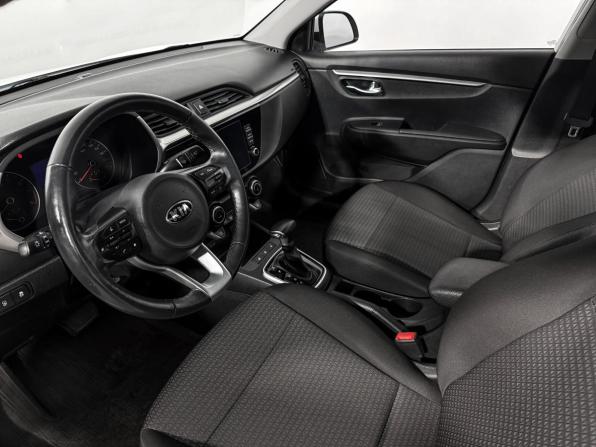 Kia Rio IV Рестайлинг с пробегом 2020 года, цена 1 590 000 рублей, 105000 км, седан, Автокод Объявления