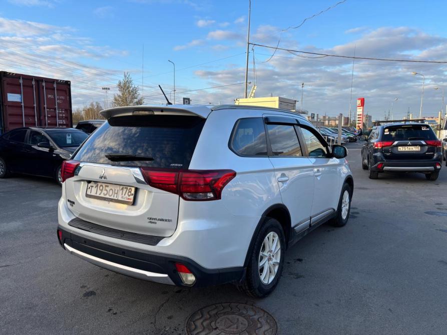 Mitsubishi Outlander III Рестайлинг 2 Санкт-Петербург  - изображение 5