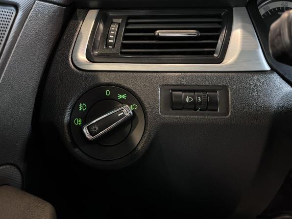 Skoda Rapid I с пробегом 2016 года, цена 930 000 рублей, 212431 км, лифтбек, Автокод Объявления