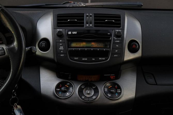 Toyota RAV4 III (XA30) Рестайлинг с пробегом 2012 года, цена 1 350 000 рублей, 233516 км, внедорожник, Автокод Объявления