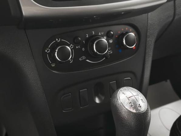 Renault Logan II Рестайлинг с пробегом 2018 года, цена 420 000 рублей, 237900 км, седан, Автокод Объявления