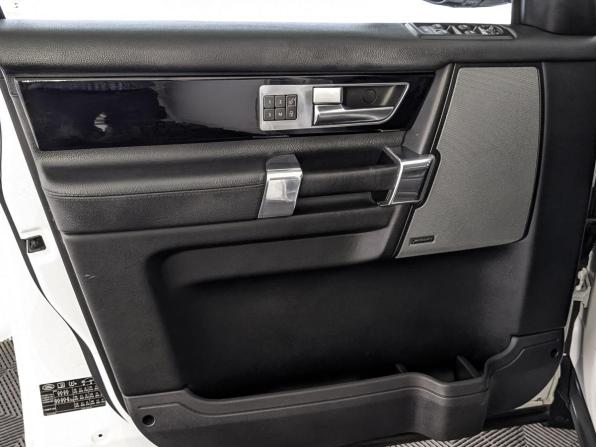 Land Rover Discovery IV Рестайлинг с пробегом 2015 года, цена 2 890 000 рублей, 154787 км, внедорожник, Автокод Объявления