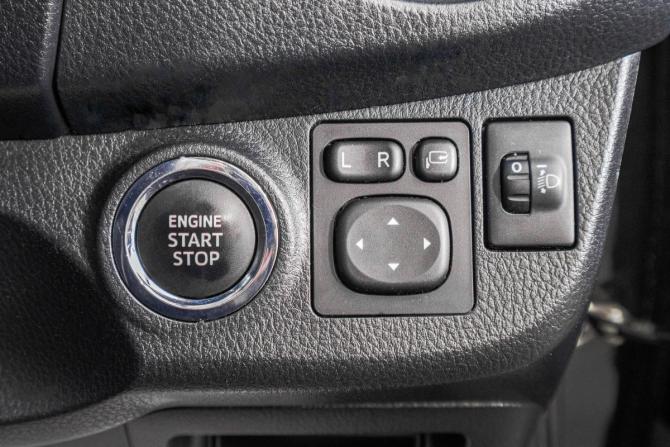 Toyota Vitz III (XP130) Рестайлинг 2 с пробегом 2017 года, цена 929 000 рублей, 78000 км, хэтчбек, Автокод Объявления
