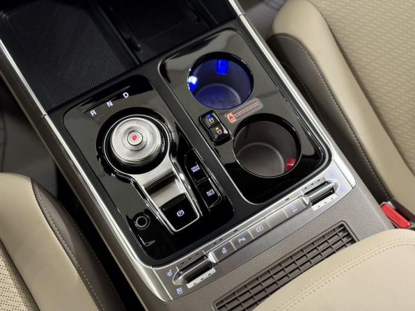 Kia Carnival IV Рестайлинг с пробегом 2024 года, цена 7 300 000 рублей, 31055 км, минивэн, Автокод Объявления