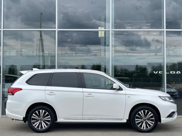 Mitsubishi Outlander III Рестайлинг 3 с пробегом 2022 года, цена 2 590 000 рублей, 45882 км, внедорожник, Автокод Объявления