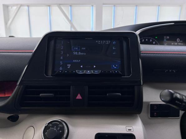 Toyota Sienta II с пробегом 2018 года, цена 1 415 000 рублей, 142210 км, минивэн, Автокод Объявления