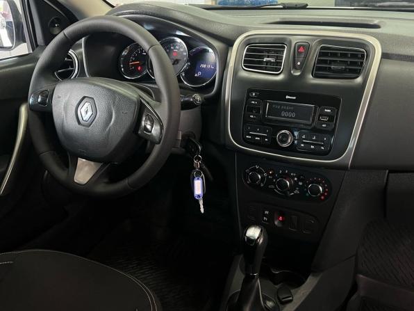 Renault Logan II с пробегом 2017 года, цена 665 000 рублей, 208129 км, седан, Автокод Объявления