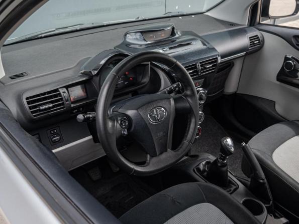 Toyota iQ с пробегом 2013 года, цена 1 070 000 рублей, 126920 км, хэтчбек, Автокод Объявления