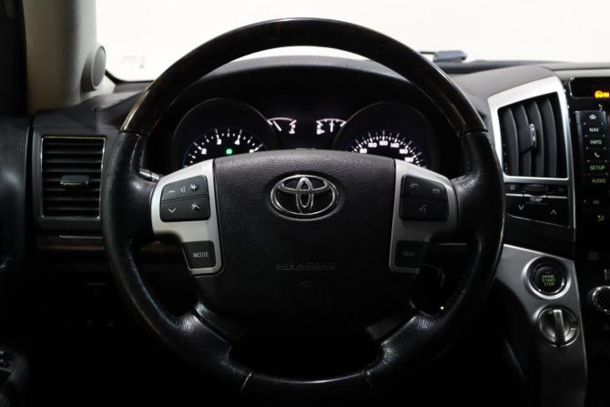 Toyota Land Cruiser 200 Series Рестайлинг 1 с пробегом 2012 года, цена 3 450 000 рублей, 338690 км, внедорожник, Автокод Объявления