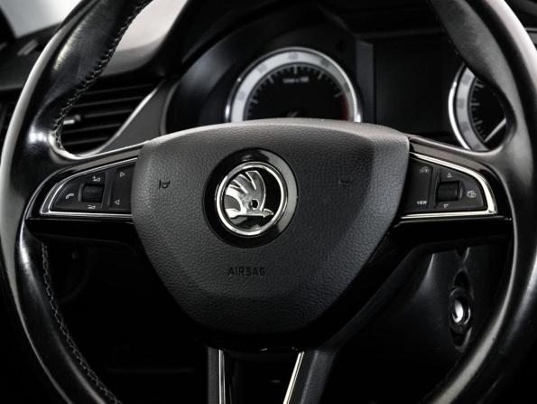 Skoda Octavia III (A7) Рестайлинг с пробегом 2019 года, цена 1 649 000 рублей, 172818 км, лифтбек, Автокод Объявления
