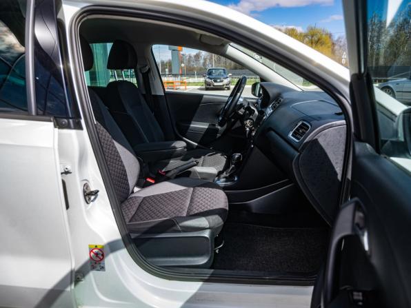 Volkswagen Polo V Рестайлинг с пробегом 2018 года, цена 1 320 000 рублей, 157321 км, седан, Автокод Объявления