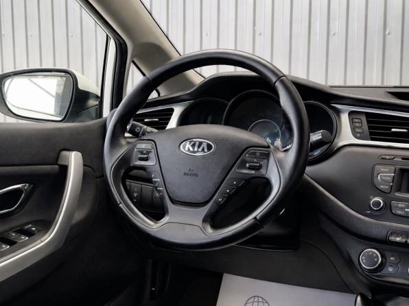 Kia Ceed II Рестайлинг с пробегом 2017 года, цена 1 227 000 рублей, 174863 км, хэтчбек, Автокод Объявления