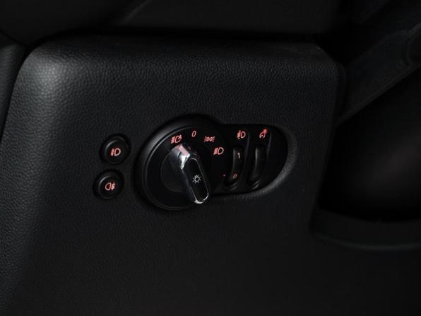 Mini Hatch III (F55/F56) Рестайлинг с пробегом 2018 года, цена 1 397 444 рубля, 147621 км, хэтчбек, Автокод Объявления