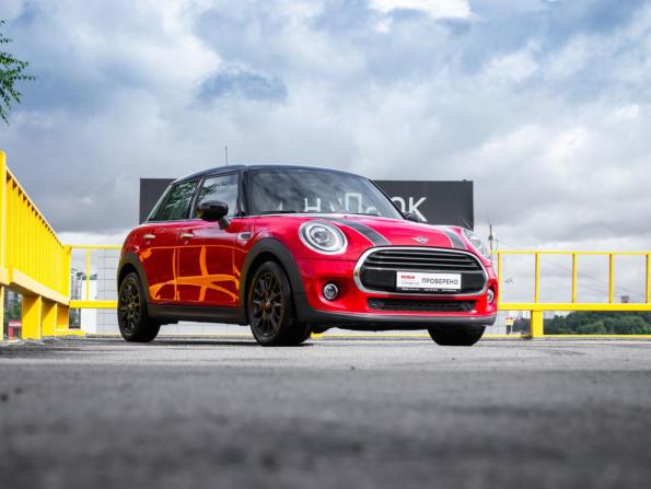 Mini Hatch III (F55/F56) Рестайлинг с пробегом 2020 года, цена 2 349 000 рублей, 68794 км, хэтчбек, Автокод Объявления