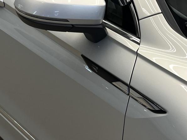 Volkswagen Tiguan II Рестайлинг с пробегом 2021 года, цена 4 400 000 рублей, 63316 км, внедорожник, Автокод Объявления