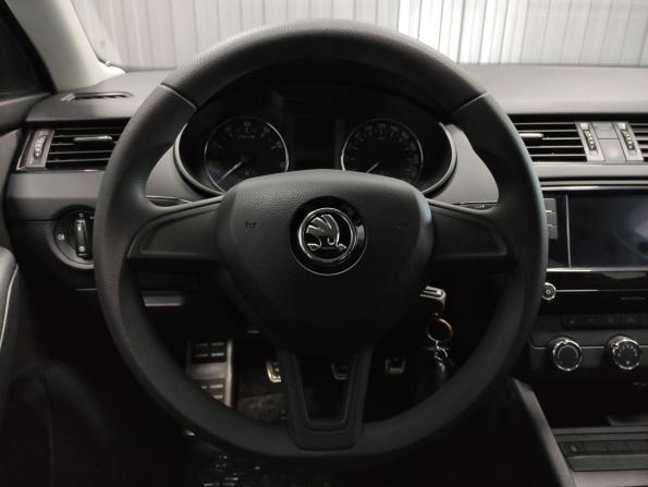 Skoda Octavia III (A7) Рестайлинг с пробегом 2017 года, цена 1 170 000 рублей, 212902 км, лифтбек, Автокод Объявления
