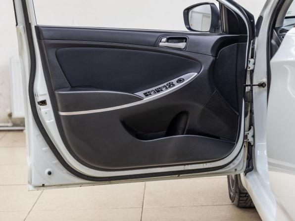 Hyundai Solaris I Рестайлинг с пробегом 2015 года, цена 878 000 рублей, 165377 км, седан, Автокод Объявления