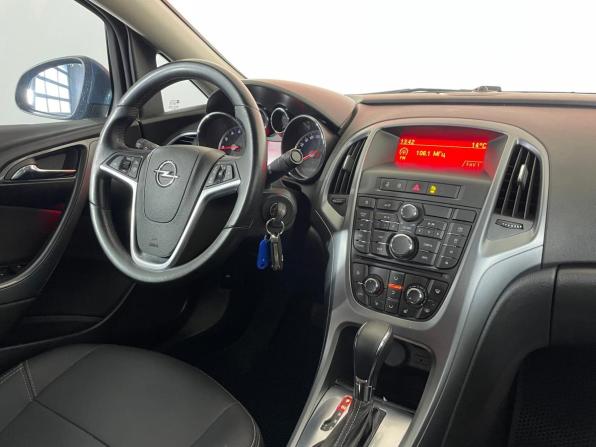 Opel Astra J Рестайлинг с пробегом 2013 года, цена 834 000 рублей, 172582 км, седан, Автокод Объявления