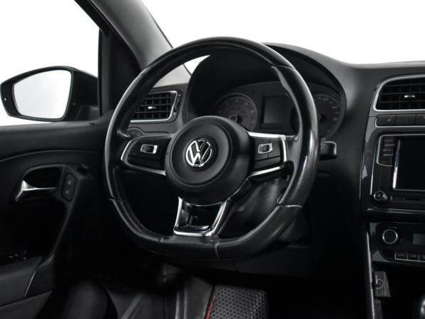 Volkswagen Polo V Рестайлинг с пробегом 2020 года, цена 1 360 000 рублей, 97819 км, седан, Автокод Объявления