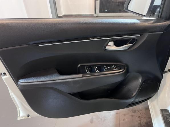 Kia Rio IV с пробегом 2018 года, цена 1 380 000 рублей, 100106 км, седан, Автокод Объявления
