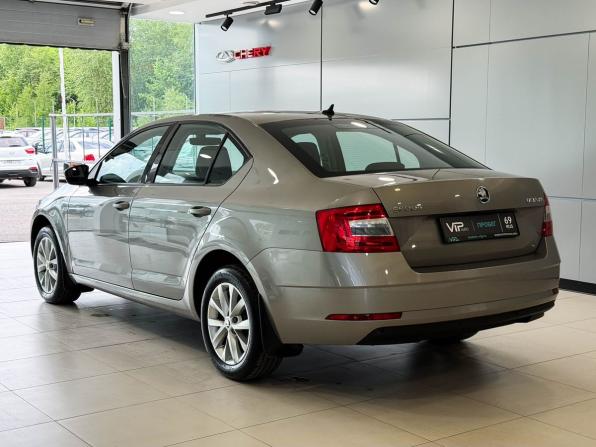 Skoda Octavia III (A7) Рестайлинг с пробегом 2017 года, цена 1 815 000 рублей, 112402 км, лифтбек, Автокод Объявления