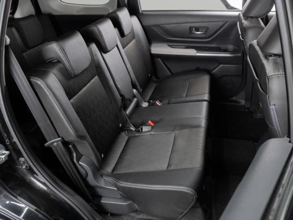 Toyota Veloz с пробегом 2023 года, цена 4 249 000 рублей, 38 км, минивэн, Автокод Объявления