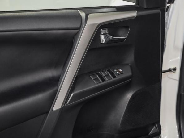 Toyota RAV4 IV (XA40) Рестайлинг с пробегом 2015 года, цена 2 099 000 рублей, 198274 км, внедорожник, Автокод Объявления