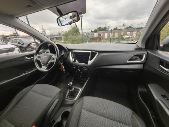 Hyundai Solaris II с пробегом 2017 года, цена 999 000 рублей, 128000 км, седан, Автокод Объявления