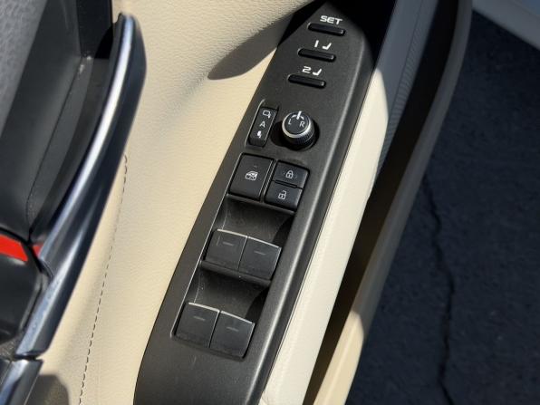 Toyota Camry VIII (XV70) Рестайлинг с пробегом 2021 года, цена 3 350 000 рублей, 74310 км, седан, Автокод Объявления