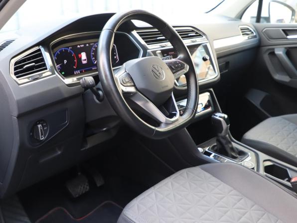 Volkswagen Tiguan II Рестайлинг с пробегом 2021 года, цена 2 790 000 рублей, 100228 км, внедорожник, Автокод Объявления