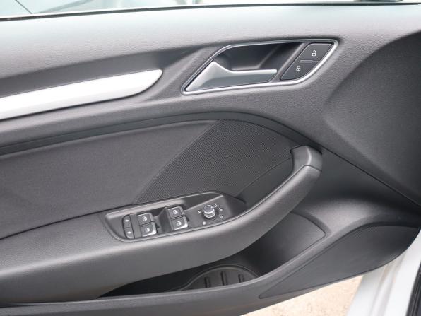 Audi A3 III (8V) Рестайлинг с пробегом 2018 года, цена 1 999 000 рублей, 118225 км, седан, Автокод Объявления
