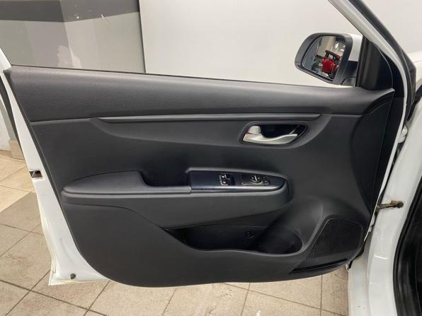 Kia Rio IV с пробегом 2018 года, цена 899 000 рублей, 215000 км, седан, Автокод Объявления