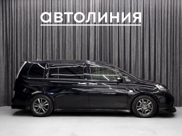 Toyota ISis I Рестайлинг с пробегом 2012 года, цена 1 270 000 рублей, 185000 км, минивэн, Автокод Объявления