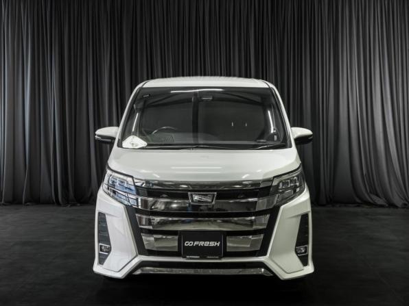 Toyota Noah III (R80) Рестайлинг с пробегом 2017 года, цена 2 370 000 рублей, 103175 км, минивэн, Автокод Объявления
