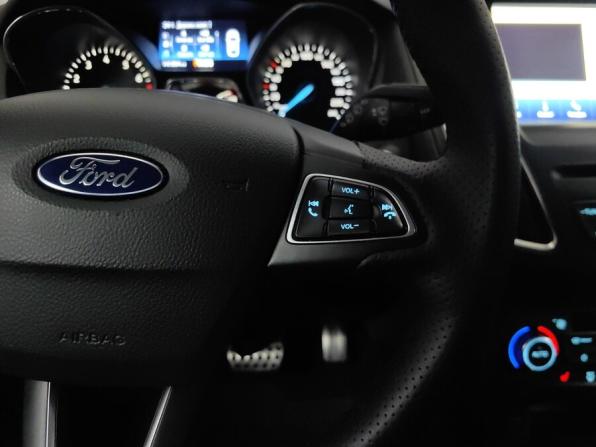 Ford Focus III Рестайлинг с пробегом 2017 года, цена 1 290 000 рублей, 141000 км, универсал, Автокод Объявления