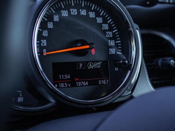 Mini Hatch III (F55/F56) Рестайлинг 2 с пробегом 2021 года, цена 2 999 000 рублей, 19766 км, хэтчбек, Автокод Объявления