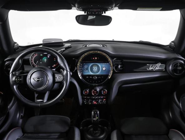 Mini Hatch III (F55/F56) Рестайлинг 2 с пробегом 2021 года, цена 3 778 000 рублей, 26100 км, хэтчбек, Автокод Объявления