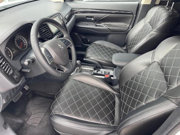 Mitsubishi Outlander III Рестайлинг 3 с пробегом 2022 года, цена 2 590 000 рублей, 45882 км, внедорожник, Автокод Объявления