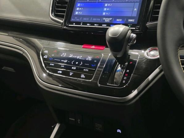 Honda Odyssey V Рестайлинг с пробегом 2017 года, цена 2 400 000 рублей, 159306 км, минивэн, Автокод Объявления